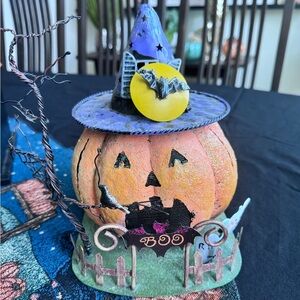 Metal Halloween pumpkin house